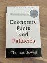 Billede af bogen Economic Facts and Fallacies (Second Edition)