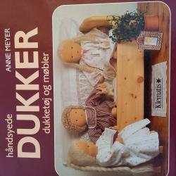 Billede af bogen håndsyede DUKKER   dukketøj og møbler