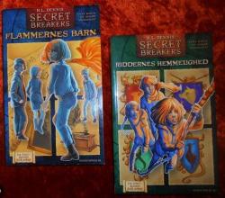 Billede af bogen Secret breakers - flammernes barn (2) & Riddernes Hemmelighed (3)