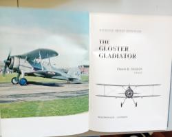 Billede af bogen The Gloster gladiator 