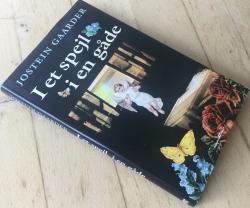 Billede af bogen I et spejl, I en gåde