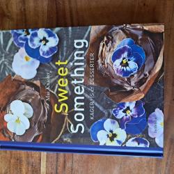 Billede af bogen Sweet something. Kager. Is & Desserter