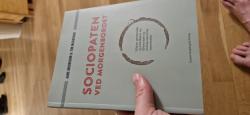 Billede af bogen Sociopaten ved morgenbordet