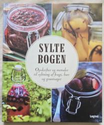 Billede af bogen Syltebogen. Opskrifter og metoder til syltning af frugt, bær og grøntsager. Billede af bogen Syltebogen. Opskrifter og metoder til syltning af frugt, bær og grøntsager.