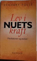 Billede af bogen Lev i nuets kraft. Meditationer og øvelser 