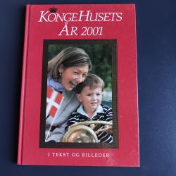 Billede af bogen Kongehusets År 2001 i tekst og billeder.