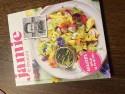 Billede af bogen Salater - fyldige og smagfulde