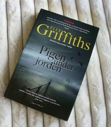 Billede af bogen Pigen under jorden