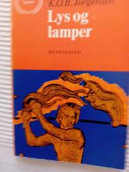 Billede af bogen Lys og lamper