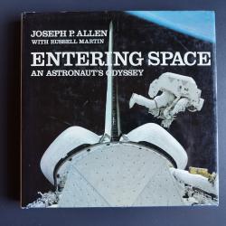 Billede af bogen Entering Space