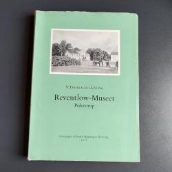 Billede af bogen Reventlow-Museet. Pederstrup.