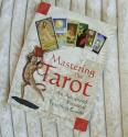 Billede af bogen Mastering the Tarot