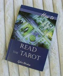 Billede af bogen How to read the Tarot