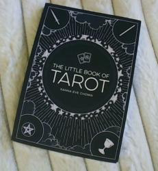 Billede af bogen The little book of Tarot