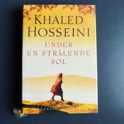 Billede af bogen Under en strålende sol