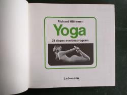 Billede af bogen Yoga - 28 dages øvelsesprogram