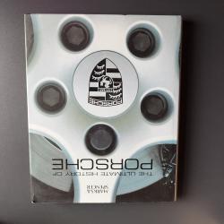 Billede af bogen The Ultimate History of Porsche.