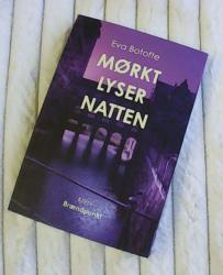 Mørkt lyser natten