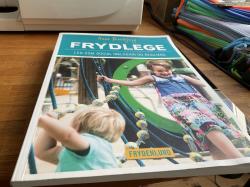 Billede af bogen Frydlege - Leg som social inklusion og resiliens