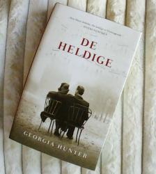 Billede af bogen De heldige