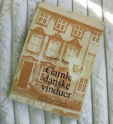 Billede af bogen Gamle danske vinduer Billede af bogen Gamle danske vinduer