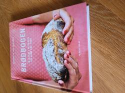 Billede af bogen Brødbogen - få luksus i hverdagen med nemt godt brød