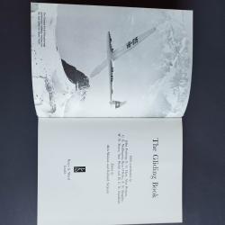 Billede af bogen The Gliding Book.