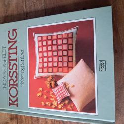 Billede af bogen Korssting i felter og striber