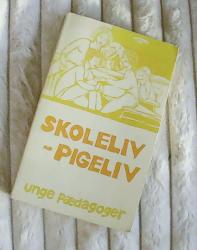Billede af bogen Skoleliv - Pigeliv Billede af bogen Skoleliv - Pigeliv