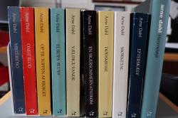 Billede af bogen Ti-binds værk om Paul Hjelm og A-Gruppen Billede af bogen Ti-binds værk om Paul Hjelm og A-Gruppen