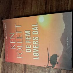 Billede af bogen De fem løvers dal