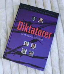 Billede af bogen Diktatorer - fra Mussolini til Saddam