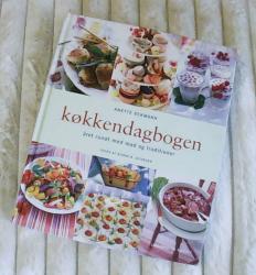 Billede af bogen Køkkendagbogen - Året rundt med mad og traditioner