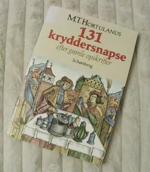 Billede af bogen 131 kryddersnapse efter gamle opskrifter