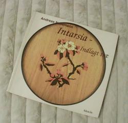 Billede af bogen Intarsia - indlagt træ