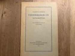 Billede af bogen Fredeiksberg by med sidevejen til porten