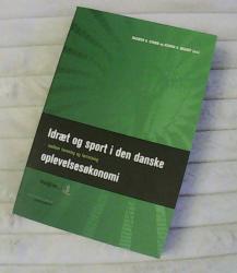 Billede af bogen Idræt og sport i den danske oplevelsesøkonomi - mellem forening og forretning