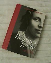 Billede af bogen Regines gåde - Historien om Kierkegaards forlovede og Schlegels hustru Billede af bogen Regines gåde - Historien om Kierkegaards forlovede og Schlegels hustru