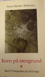 Billede af bogen Korn på stengrund. Fotos AF Leif Grage Billede af bogen Korn på stengrund. Fotos AF Leif Grage