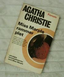 Billede af bogen Miss Marple rammer plet Billede af bogen Miss Marple rammer plet