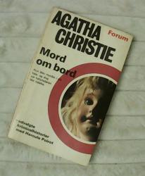 Billede af bogen Mord om bord Billede af bogen Mord om bord