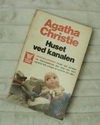 Billede af bogen Huset ved kanalen Billede af bogen Huset ved kanalen