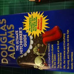 Billede af bogen The Ultimate Hitchhiker's Guide Billede af bogen The Ultimate Hitchhiker's Guide