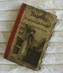 Billede af bogen Kogebog for By- og landhusholdninger Billede af bogen Kogebog for By- og landhusholdninger