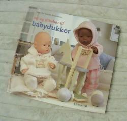Billede af bogen Tøj og tilbehør til babydukker