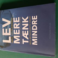 Billede af bogen Lev mere tænk mindre