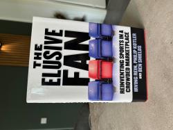 Billede af bogen The Elusive Fan: Reinventing Sports in a Crowded Marketplace