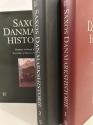 Billede af bogen Saxos Danmarks Historie. 2 bind. Oversat af Peter Zeeberg. Ill. af Maja Lisa Engelhardt. Billede af bogen Saxos Danmarks Historie. 2 bind. Oversat af Peter Zeeberg. Ill. af Maja Lisa Engelhardt.