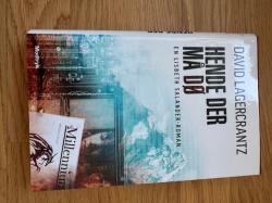 Billede af bogen Hende der må dø Billede af bogen Hende der må dø