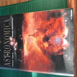 Billede af bogen Astronomica.  Galakser,  stjerner,  planeter og rumforskning. 